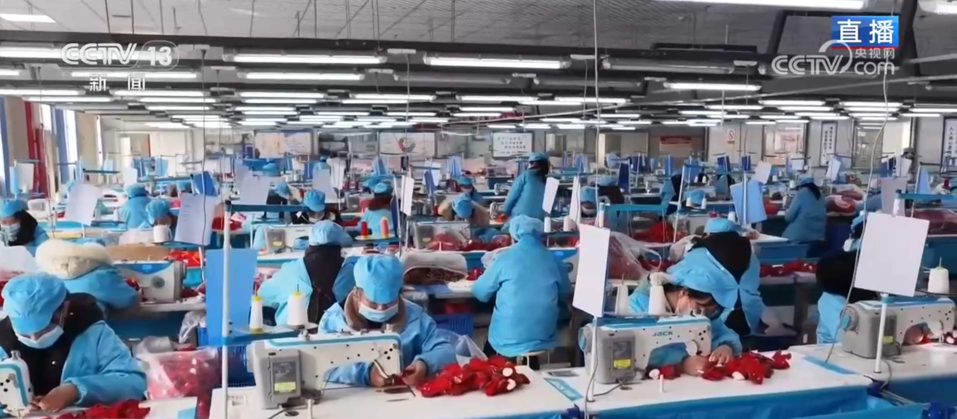 马年文创订单火爆促企业“马不停蹄”生产 年货市场热气腾腾年味足