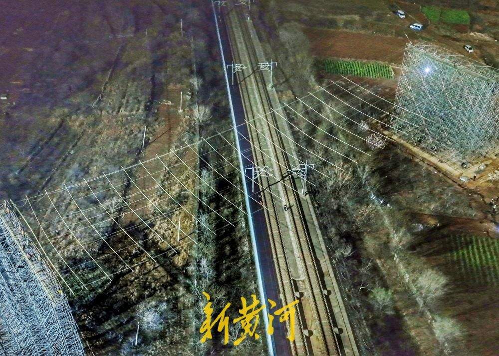 全线“首跨”！济枣铁路首条220kV跨既有线路电力线路迁改完成