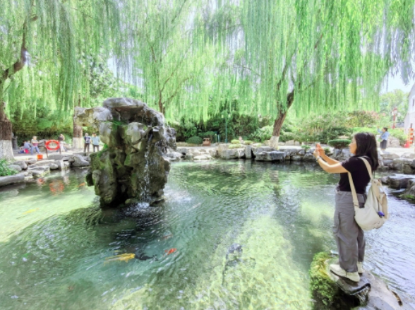 “月牙飞瀑”胜景重现 七十二名泉全面复涌