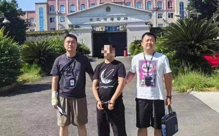 四川一段水泥公路被偷走，警方披露详情