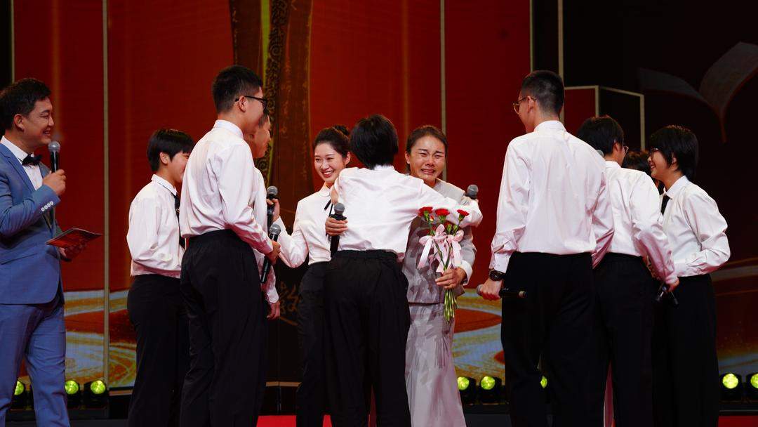 三尺讲台，四季耕耘——“齐鲁最美教师”用行动和青春诠释“何以为师”