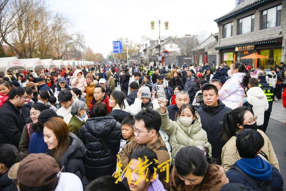 新春“明湖市集”热闹开集,传统与潮流碰撞点亮新春消费