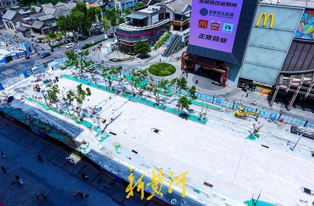济南泉城路西段新石板铺装初具规模  道路全线风格即将统一