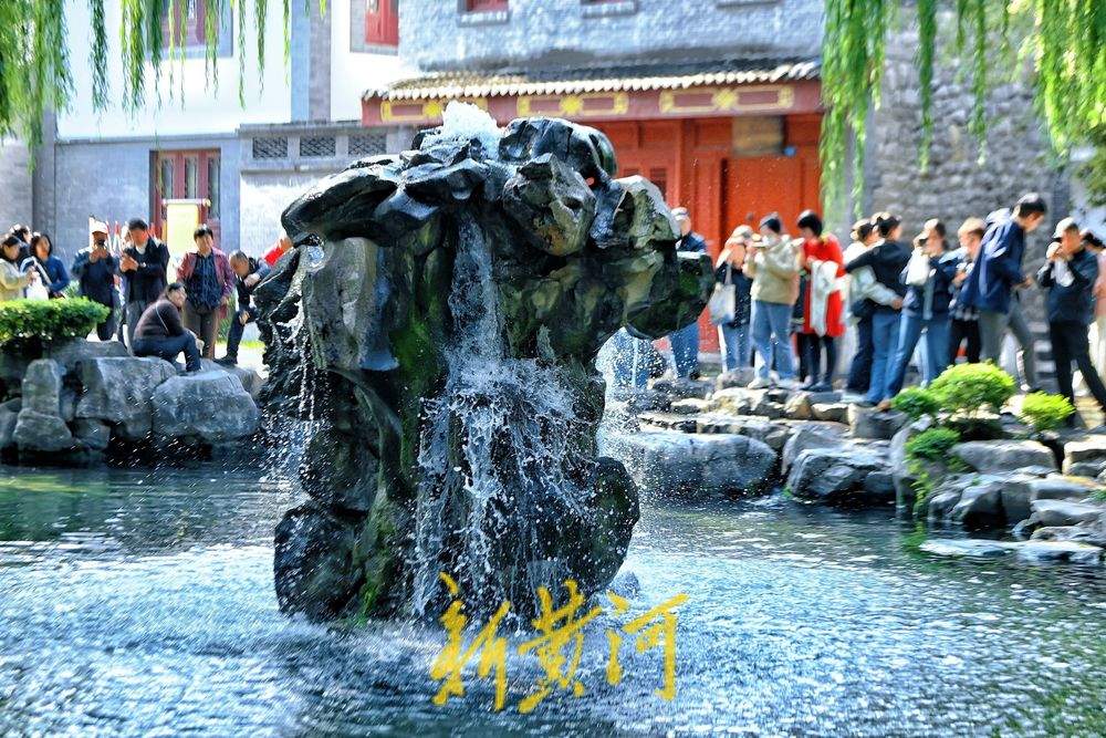 趵突泉水位刷新纪录，五龙潭“月牙飞瀑”胜景壮观