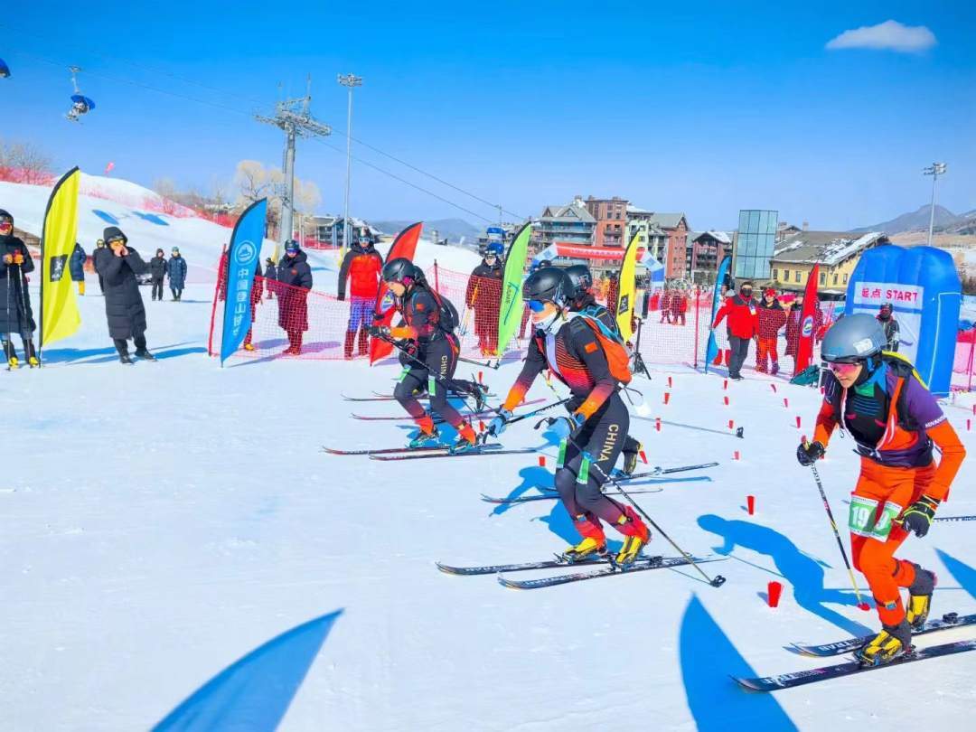 恭喜！滑雪爬山亚锦赛中邦队承办7金