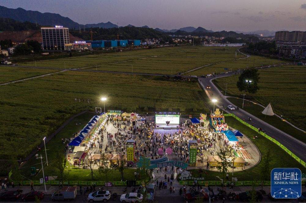 “五一”假期游 越夜越精彩