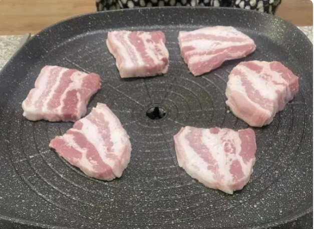 五花肉刺客！韩国一片烤五花肉26元惹众怒 一顿饭就给6片肉