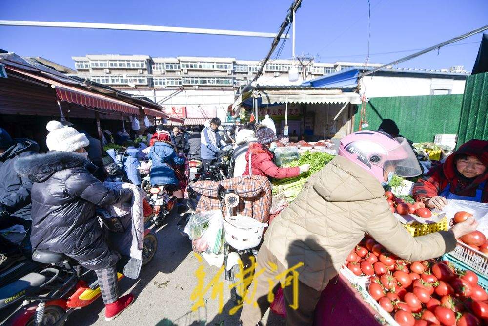 “泉”在济南过大年｜年货采购进入“冲刺”阶段，济南农贸市场“热气腾腾”
