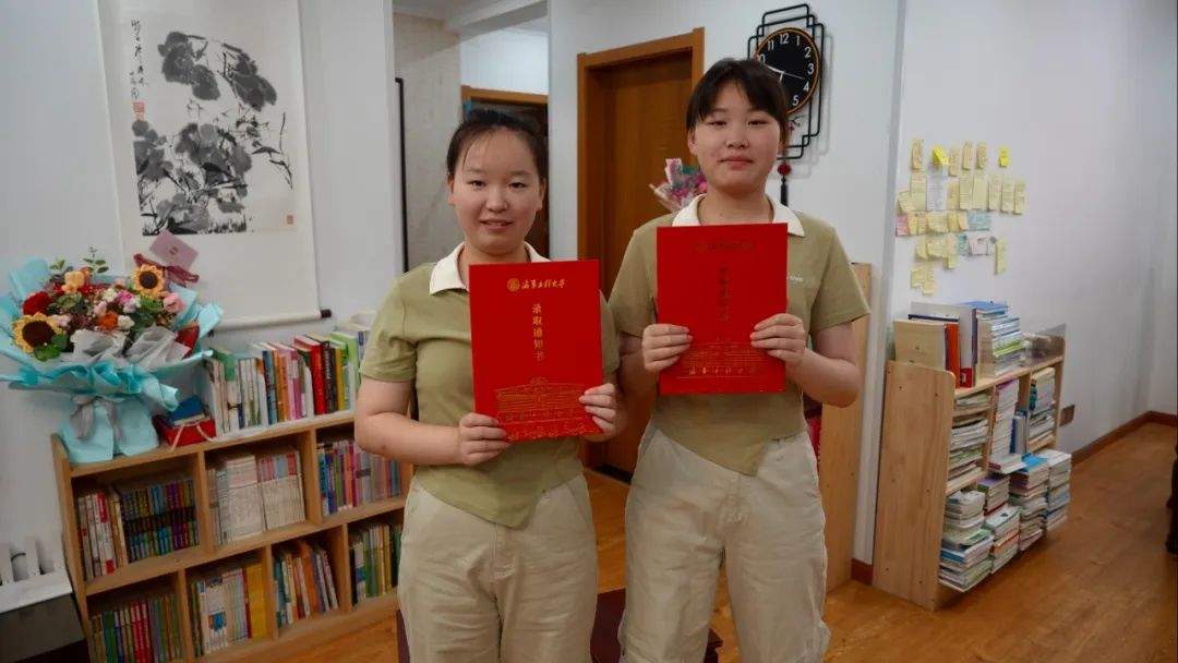 “复制粘贴”！双胞胎姐妹花，考上同一军校同一专业