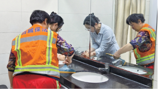 “游客的称赞比啥都提神”!济南夜市爆火背后,是保洁员的24小时守护