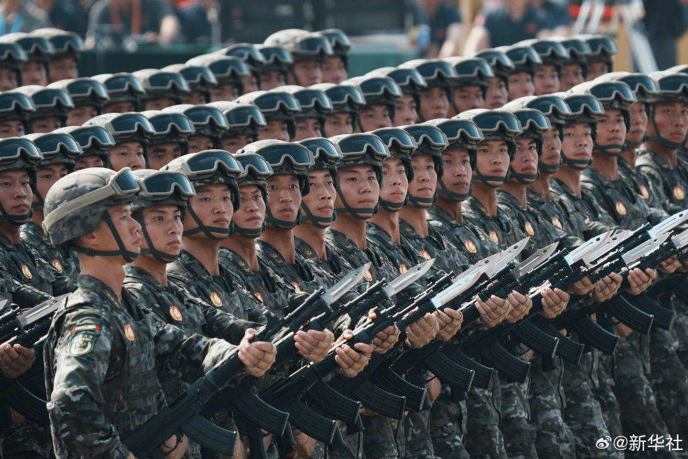 阅兵复制粘贴照来了