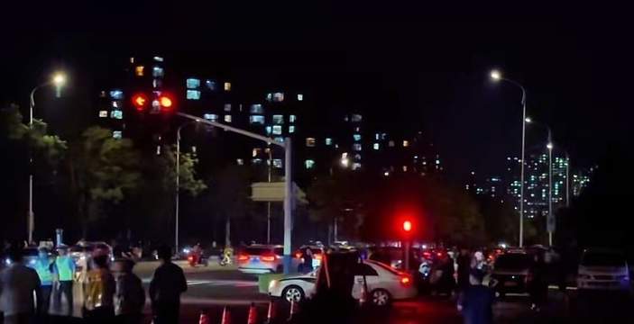 连续三天设卡 查扣近百辆车 记者夜探济南章丘公安围堵“鬼火少年”