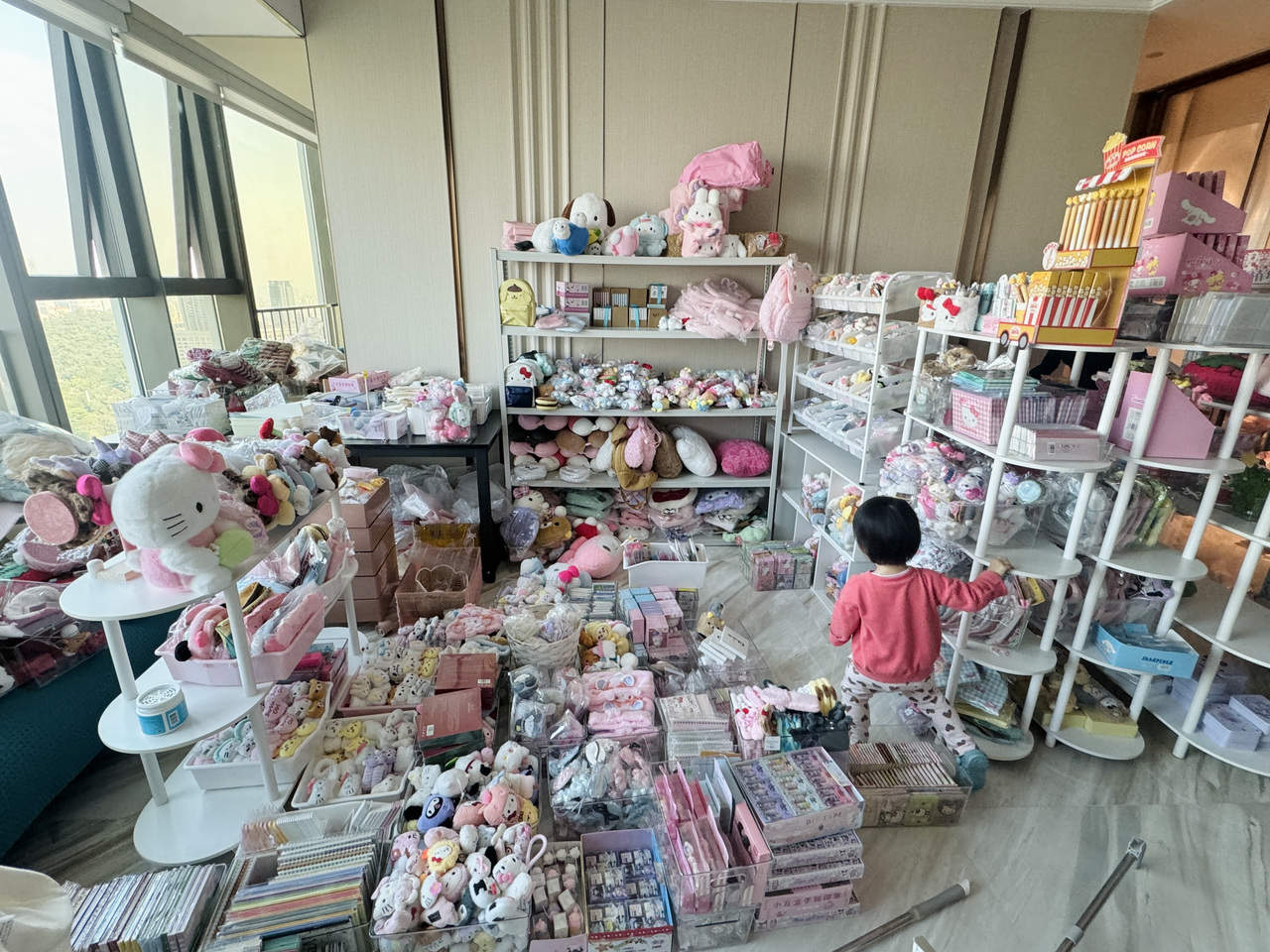 年轻人爱上买“美丽小垃圾” “盲勺”为什么火了？