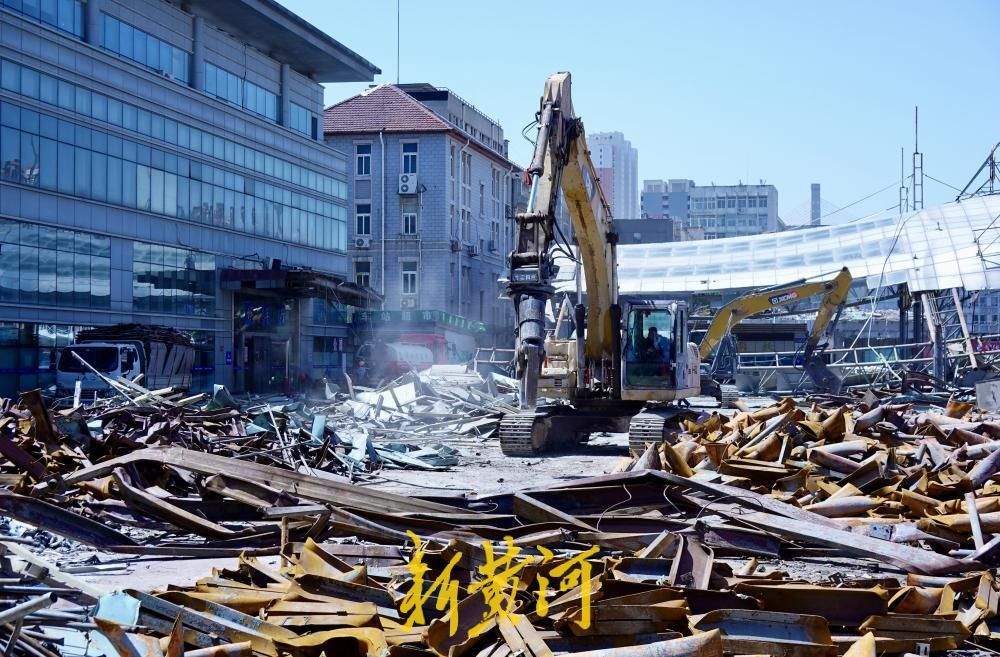 广场汽车站顶棚拆除 天龙大厦与地齐平