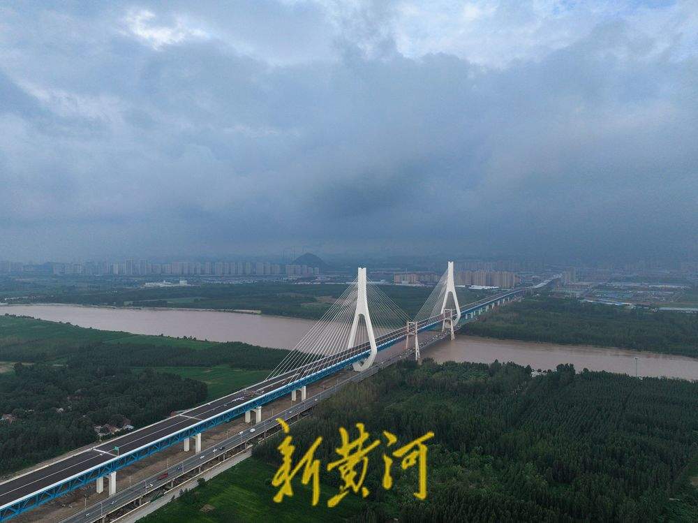 台风“格美”北上，济南黄河上空风起云涌