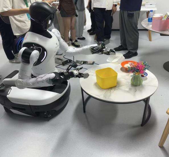 活力中国调研行｜柔性“电子皮肤”填补机器人“感知盲区”
