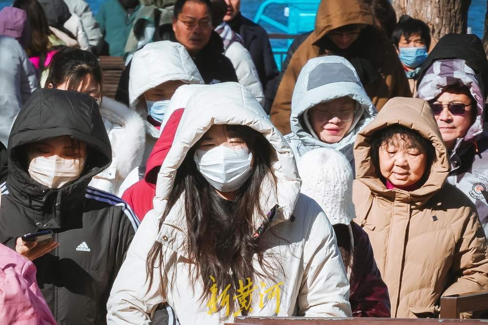 “泉”在济南过大年｜寒冬里汉服姑娘流连泉城，拍下“高冷”瞬间