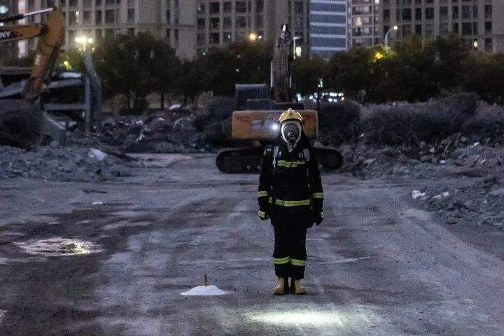 爆竹炸面粉营造“花式氛围感”？太危险了，别尝试