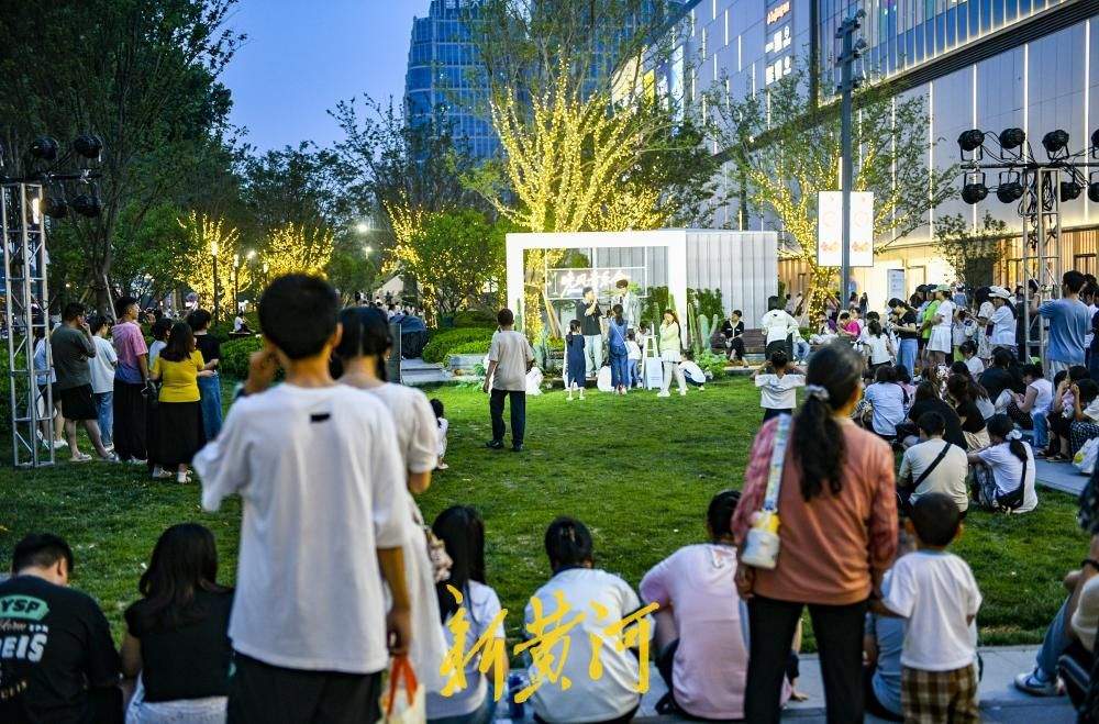 晚风为伴乐动泉城，西客站片区上演端午“晚风音乐会”