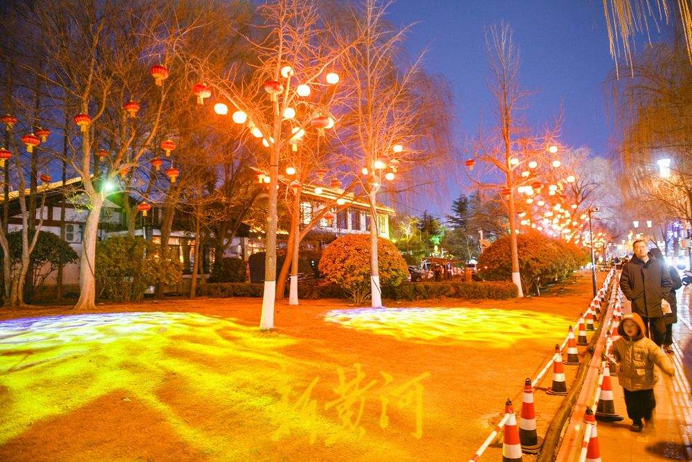 大明湖畔灯影璀璨 泉城年味儿瞬间拉满