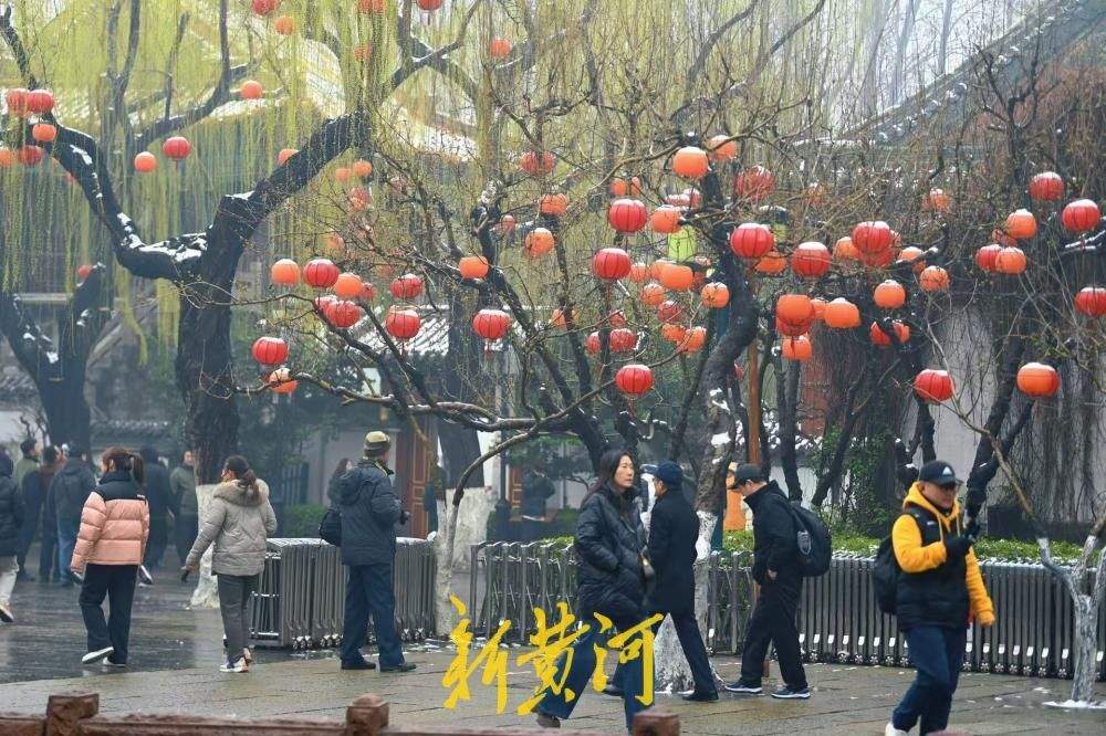 济南：雪落花灯迎元宵