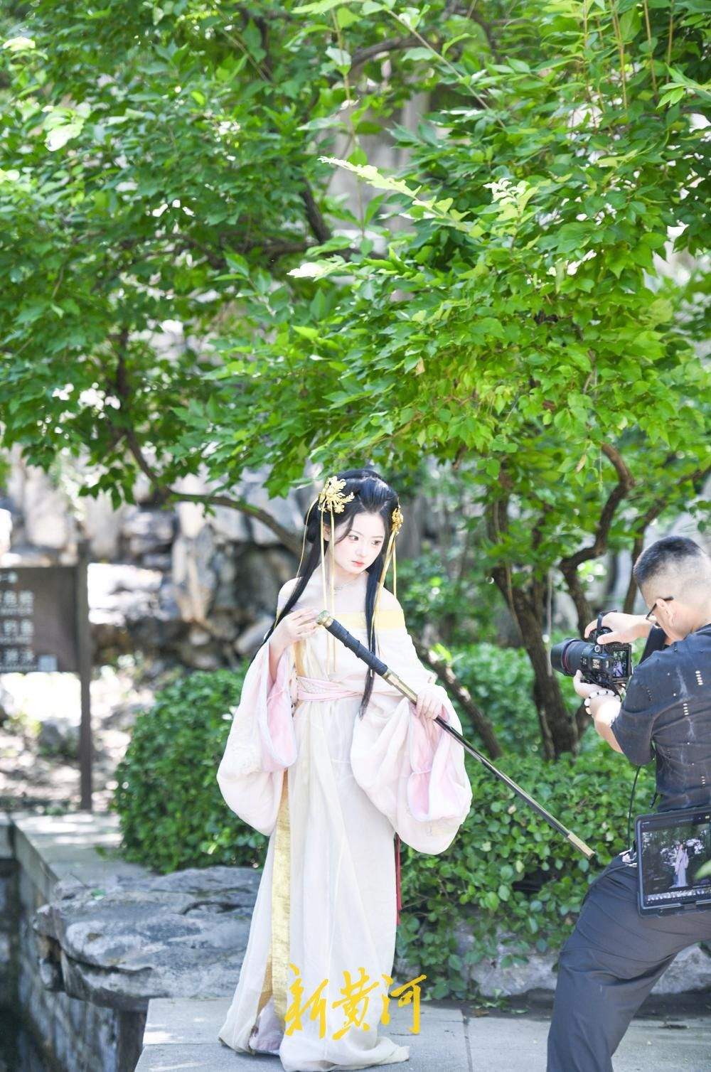 一年四季 泉在济南丨济南雨后清凉天，汉服摇曳入画来