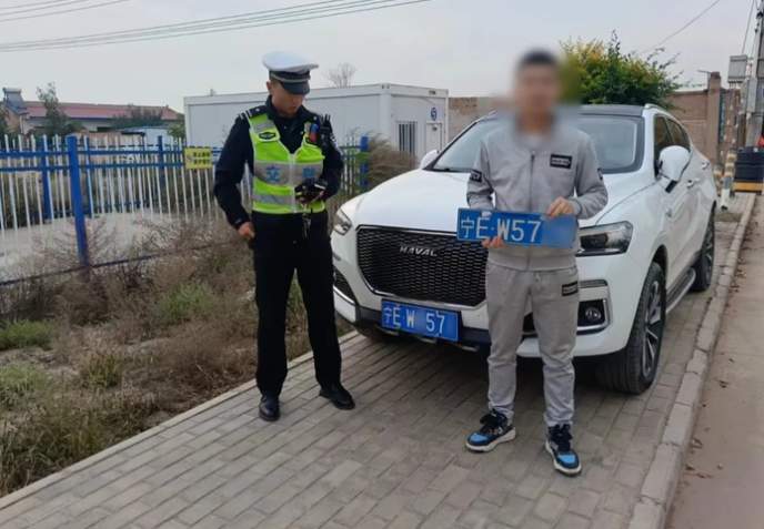 “定制车牌”线上“偷”售，记者网购“验货”，交警提醒：不上路也违法