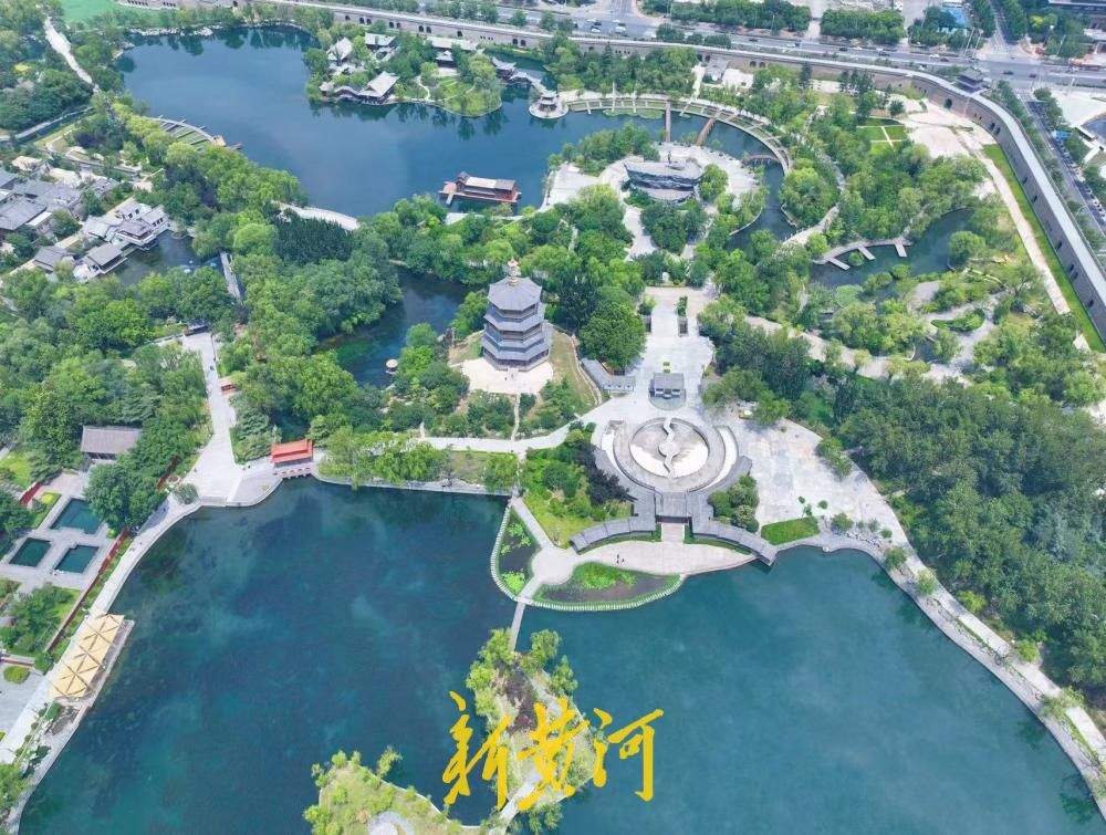 一年四季 泉在济南｜满目青翠漾清泉 夏日百脉泉公园引游人沉醉流连