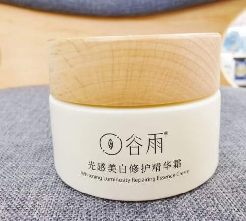 如何养成“健康好气色”?2025年美白面霜剖析,科技力与使用感双维解析