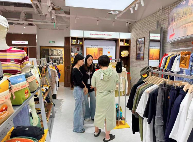 胶卷公司柯达做起服装生意，华中首店周末日均进店超千人