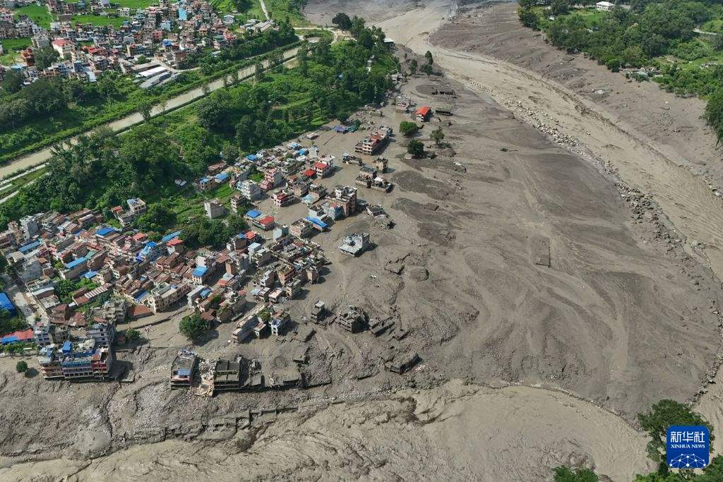 尼泊尔北部山洪暴发已致多人死亡 384人失联