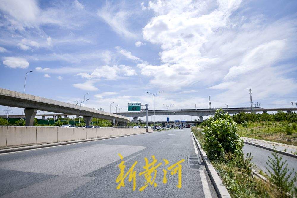 郭店立交桥西BRT站台临时停用 顶部老桥将实施顶升