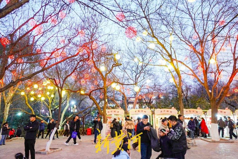火树银花映名泉 济南灯会流光溢彩醉游人
