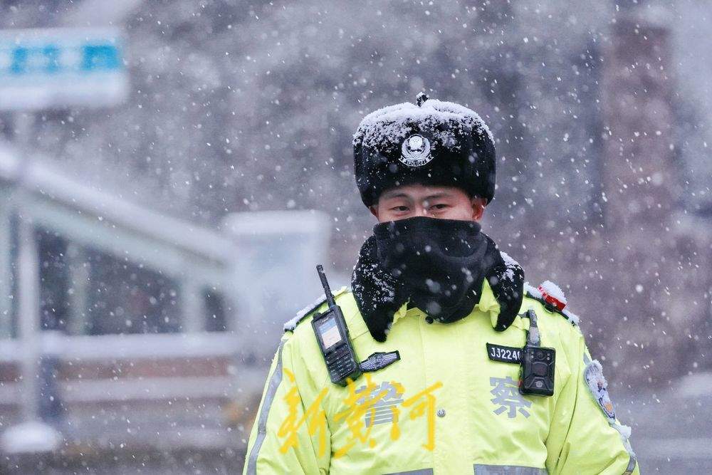 “闻”雪而动，济南交警全力保障雪中交通秩序