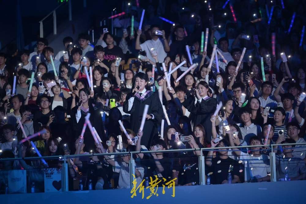 燃爆全场！济南市大学生毕业典礼唱响青春之歌