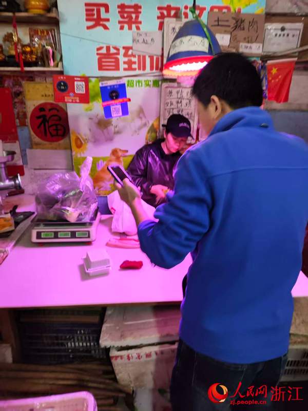 新规实施已两年，生鲜灯为何还是关不掉？