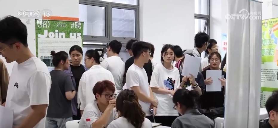 就业市场供需两旺 新职业向“数”向“新”招聘凸显“智能+”