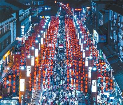 特色餐饮，不只满足舌尖（大数据观察·暑期消费）