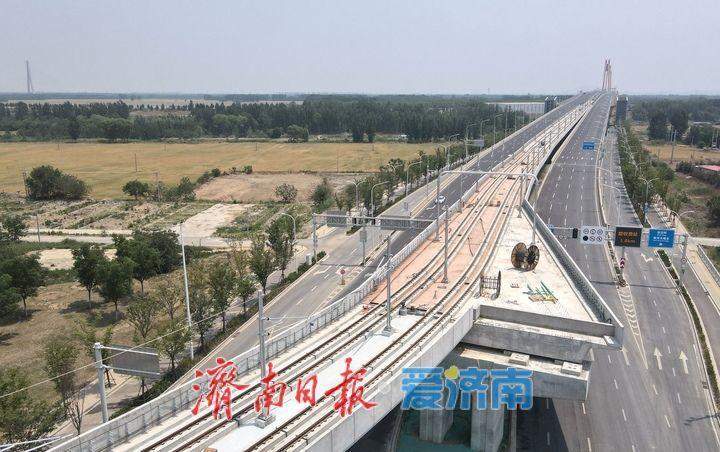 项目强省会｜济南轨道交通济阳线黄河北高架段双向铺轨