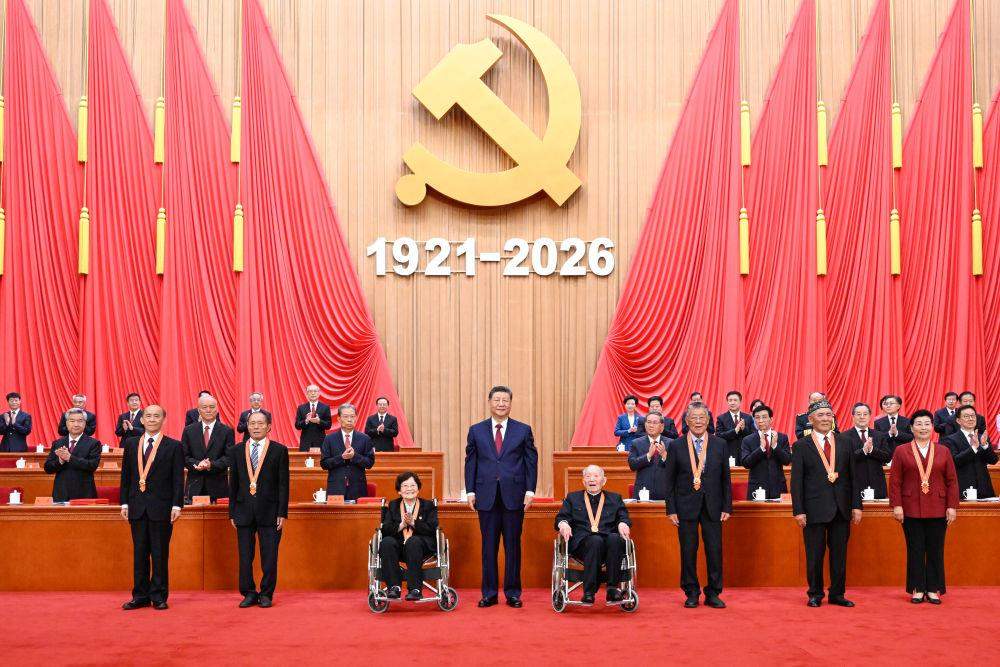 时政微观察丨时间不等人！历史不等人！牢记“三个务必”接续奋斗