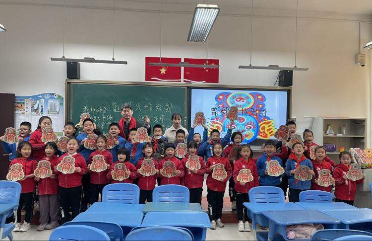 新春走基层丨非遗走入民间，侯氏社火脸谱让年味儿更浓