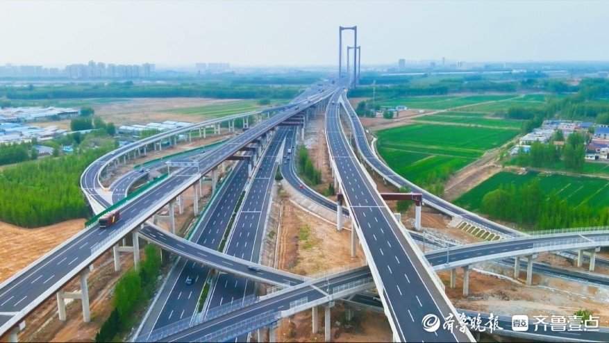 京台高速齐济段改扩建后首个端午：十二车道跑出加速度