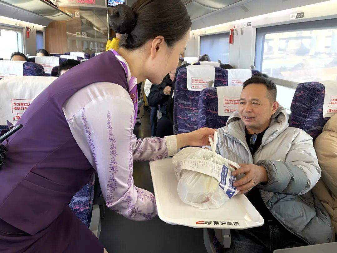 山东这个高铁站，今年送出外卖破百万单！