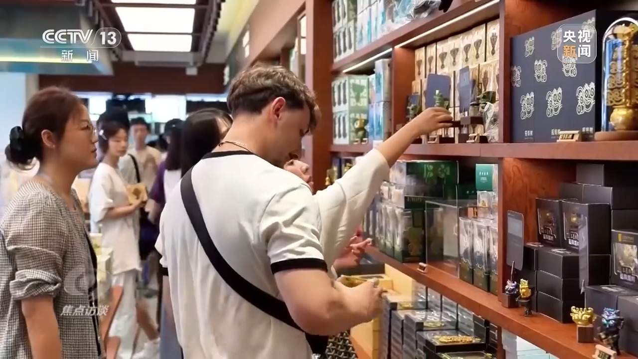 这个夏天 外国游客沉浸式体验“中国酷”