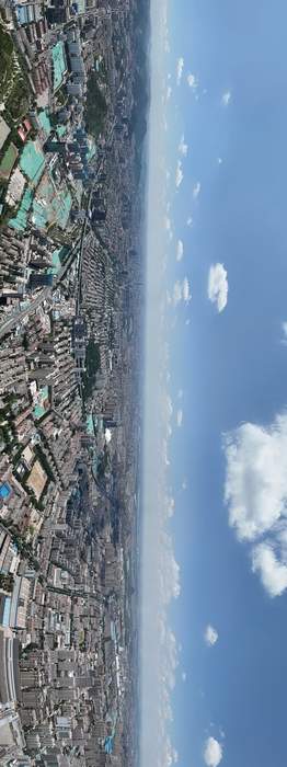 济南晴空万里，远眺可见泰山雄姿