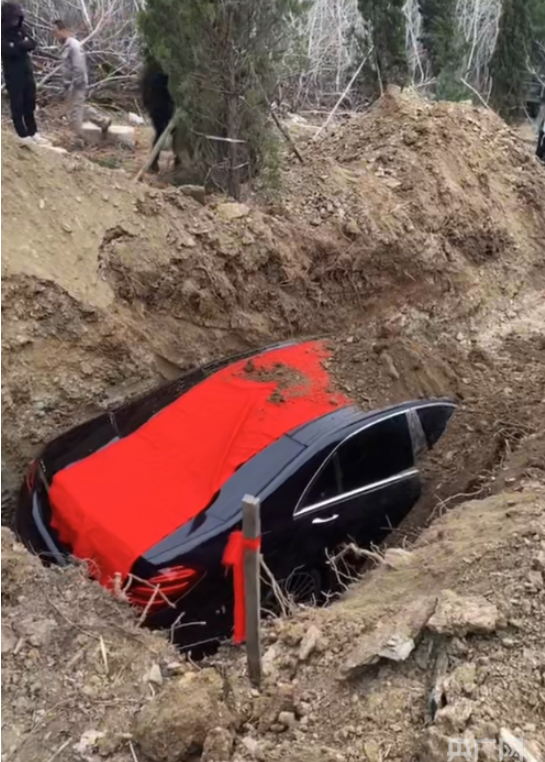 官方通报辽宁辽阳弓长岭埋车事件 当事人表示向公众致歉