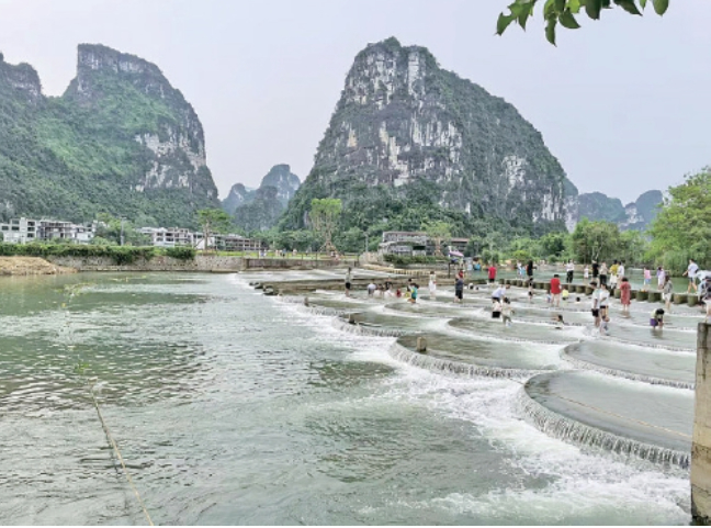 双节超长假期将至 出游氛围已拉满