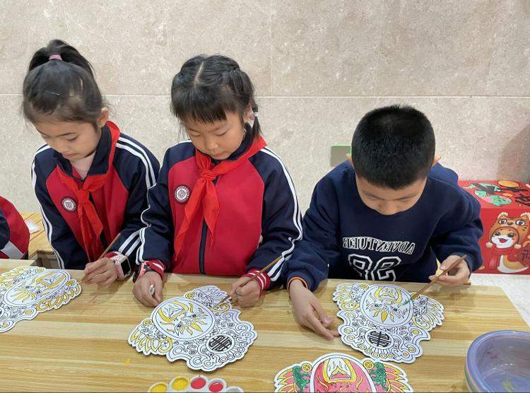 新春走基层丨非遗走入民间，侯氏社火脸谱让年味儿更浓