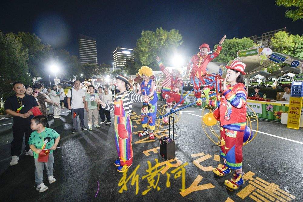 “鲁超”市集点亮泉城国庆足球之夜