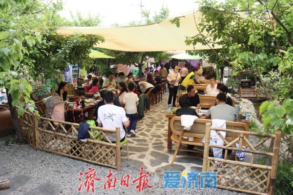 张夏街道“休闲庭院”假期火爆出圈：打造消费新场景 游客纷至“放空”打卡